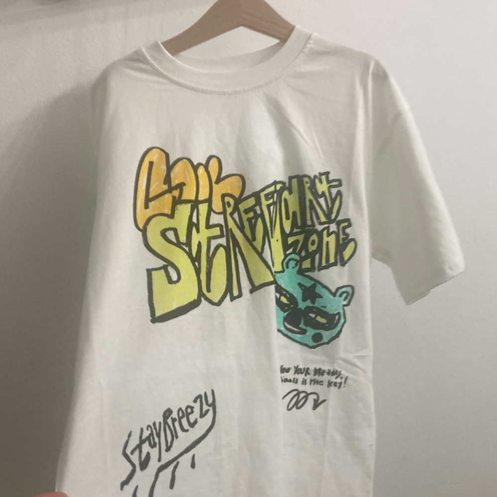 Zara White and Yellow Short Sleeve Tee with Urban Graphic